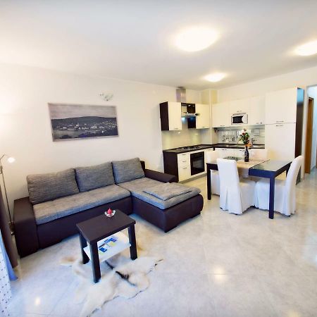 Apartmani Fortuna Зларин Екстериор снимка