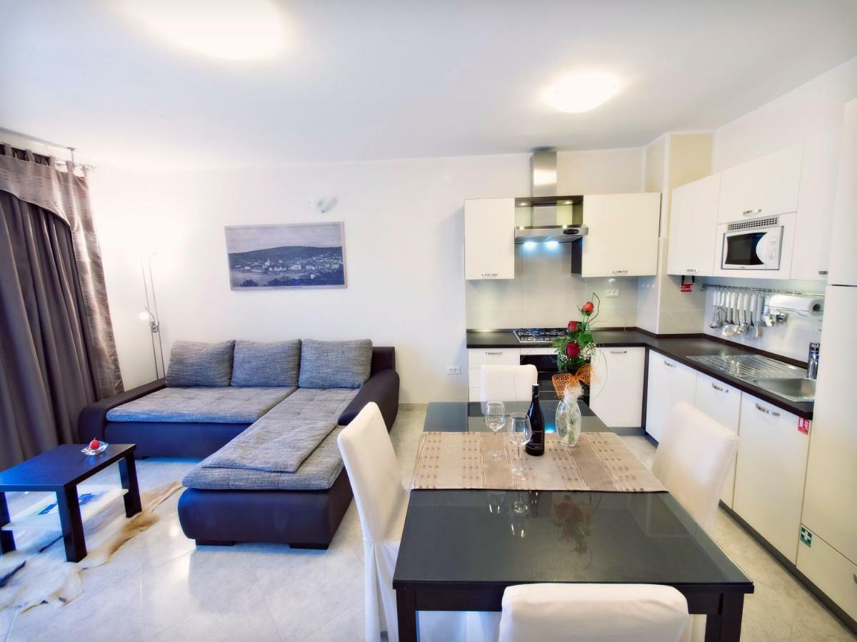 Apartmani Fortuna Зларин Екстериор снимка