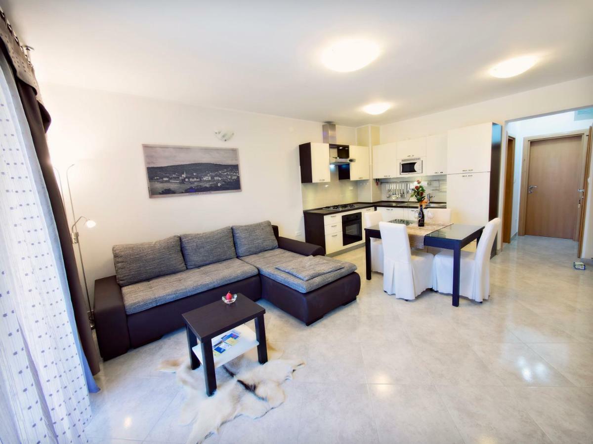 Apartmani Fortuna Зларин Екстериор снимка