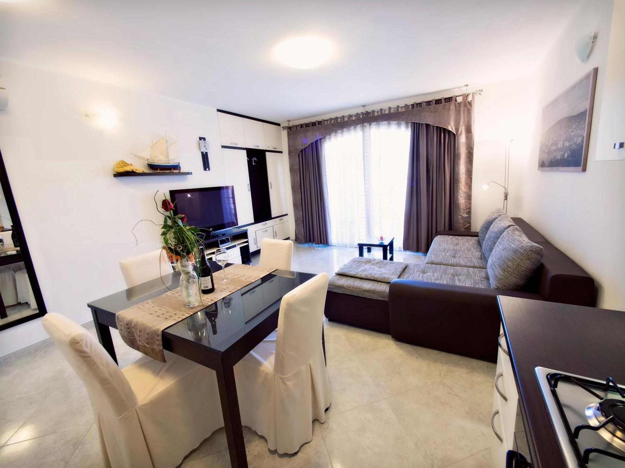 Apartmani Fortuna Зларин Екстериор снимка